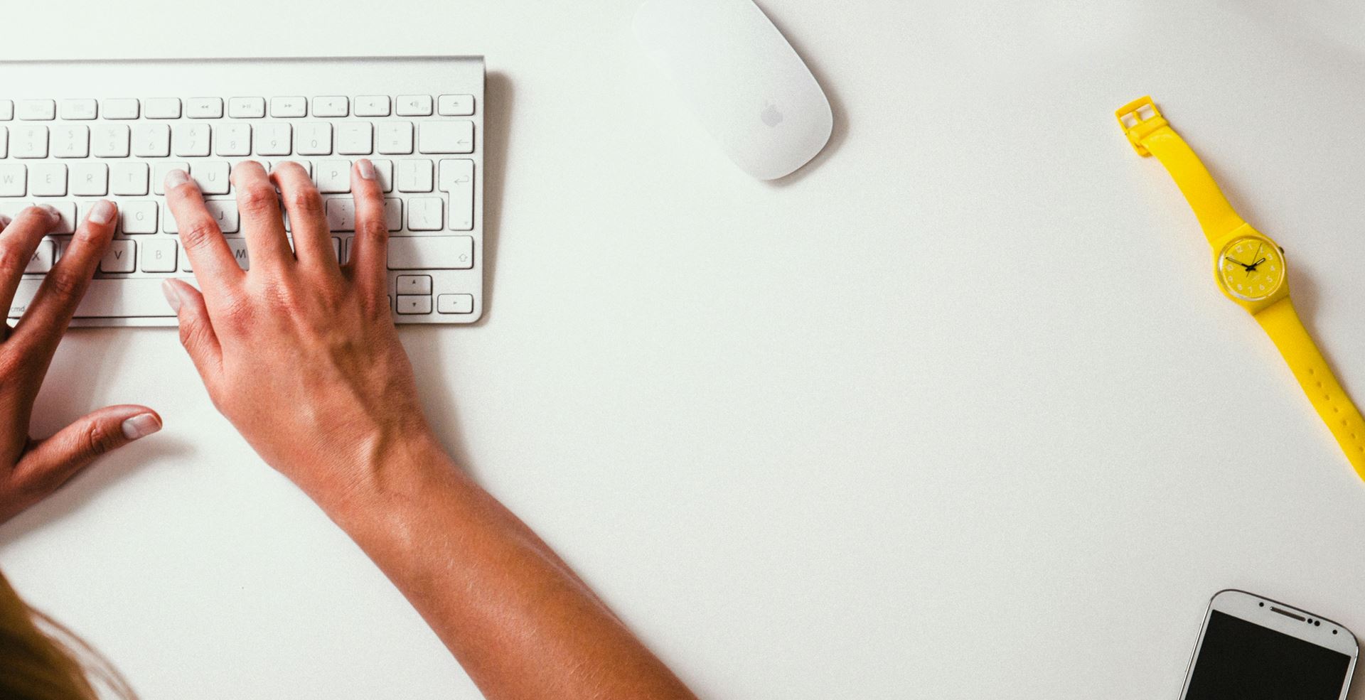 Lady with hand on keyboard